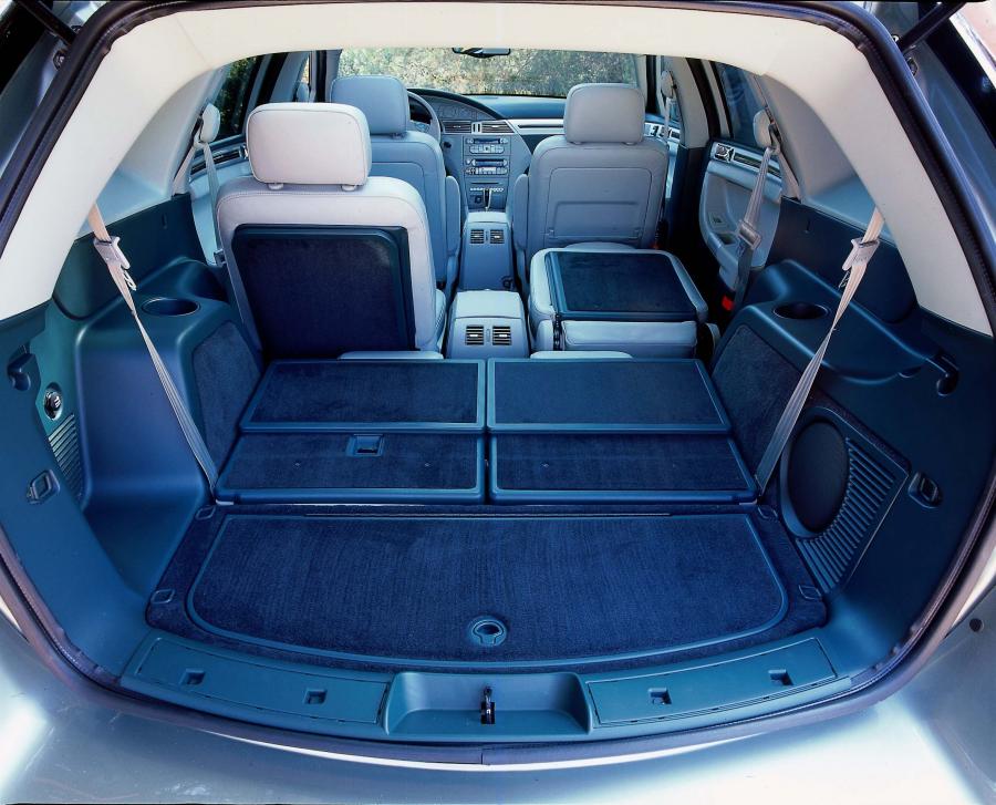 Багажник Chrysler Pacifica Concept (CS) 2002 года  (фото 12 из 24)